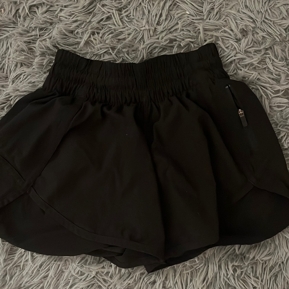 lululemon track that mid-rise shorts in black